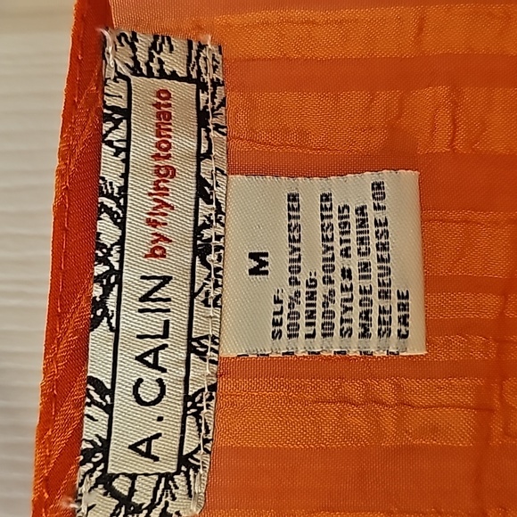 A Calin by Flying Tomato Surplice Neckline Woven Orange Top size medium - Picture 2 of 3